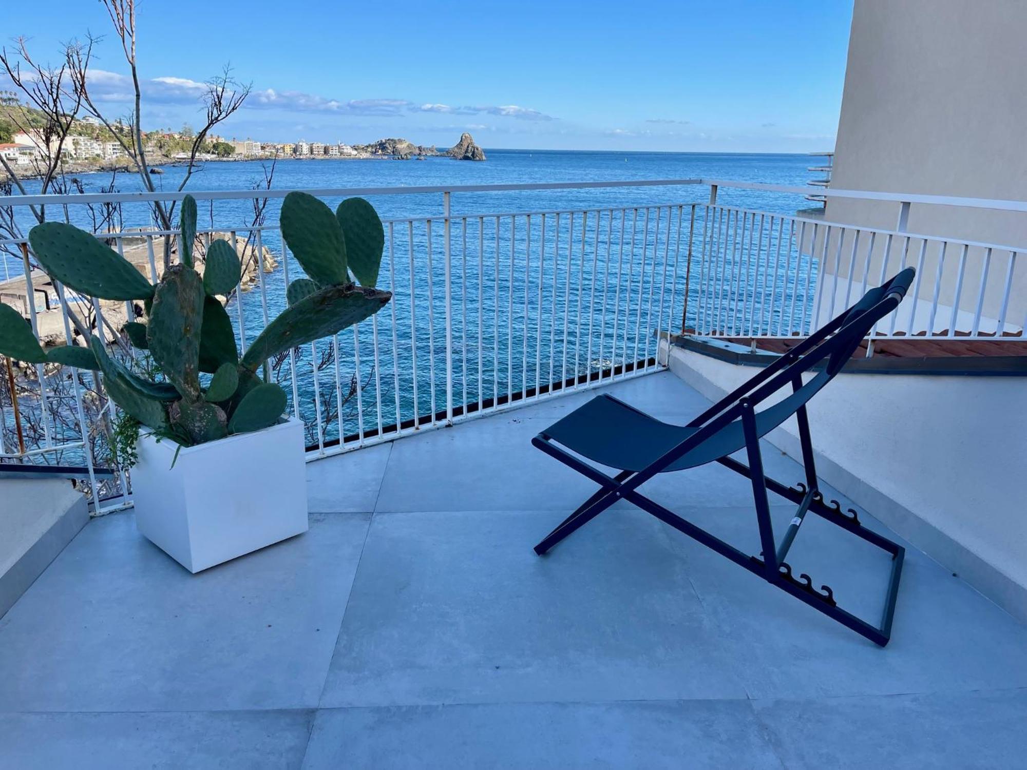 La Finestra Sul Mare Villa Aci Castello Exteriör bild